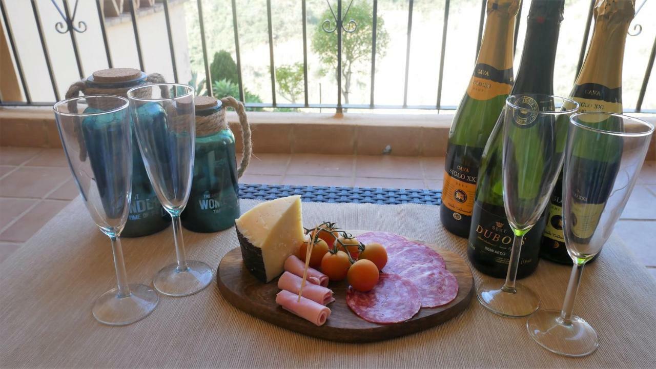 מיחאס Appartement Hillside Suite מראה חיצוני תמונה